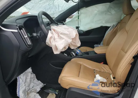 2021 Volvo Xc40 T5 Inscription z USA, uszkodzony, nr VIN YV4162UL4M2478514